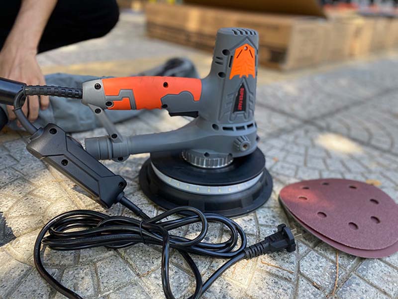 Chuẩn bị bề mặt tường sạch sẽ